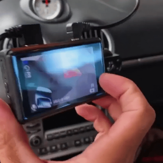 Dash Cam® - Graba al exterior e interior de tu vehículo
